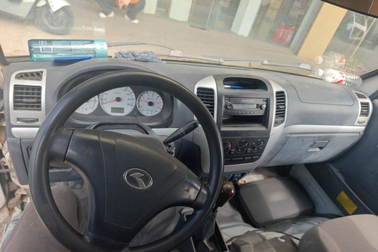 Used King Long Golden Way 2015 2.0L Value-Packed Practical Version 4G21B Center Console