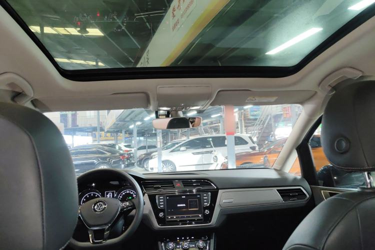 Used Volkswagen Touran 2018 Volkswagen Touran L 280TSI DSG Comfort Edition 7 Seats China V Emission Standard Headliner