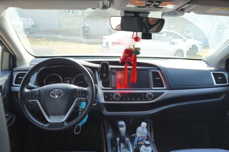 Used Toyota Highlander 2018 2.0T Four-Wheel Drive Luxury Version 7 Seats China VI Standard Center Console