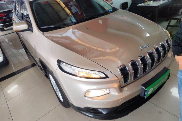 Used Jeep Cherokee 2016 2.4L Leading Edition
