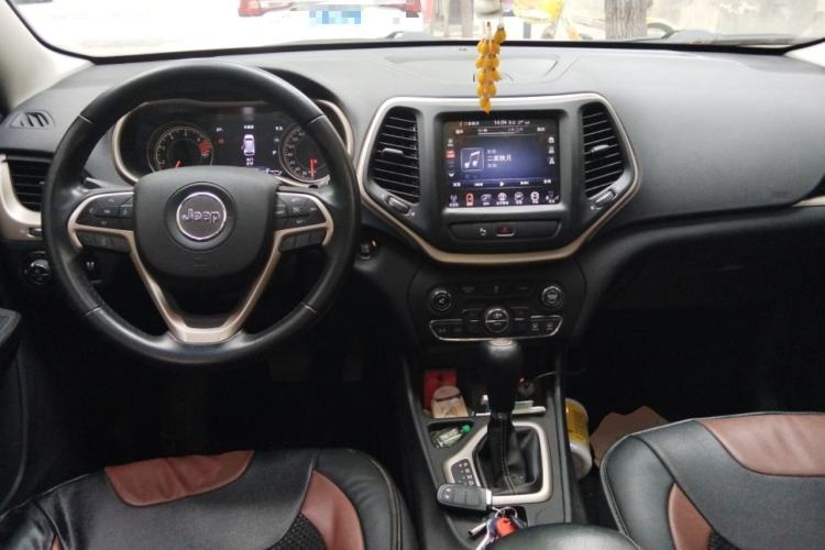 Used Jeep Cherokee 2016 2.0L Superior Edition
