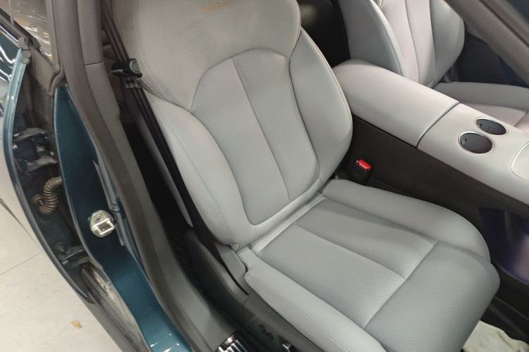 Used Nissan N7 2025 625 Max Right Front Seat