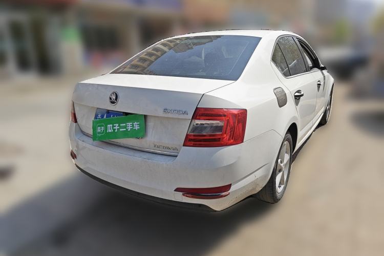Used Skoda Octavia 2015 1.6L Manual Yijun Edition Rear Right 45 Deg