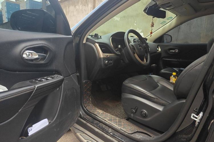 Used Jeep Cherokee 2016 2.4L Professional Smart Version