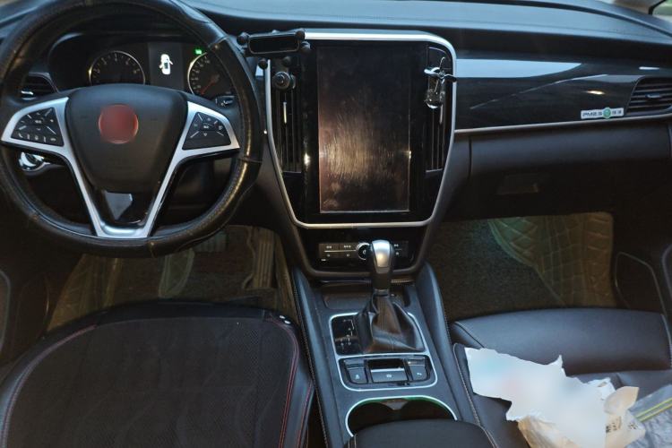 Used BYD Song MAX 2017 1.5T Automatic Smart Connect Elite 7-Seater Center Console