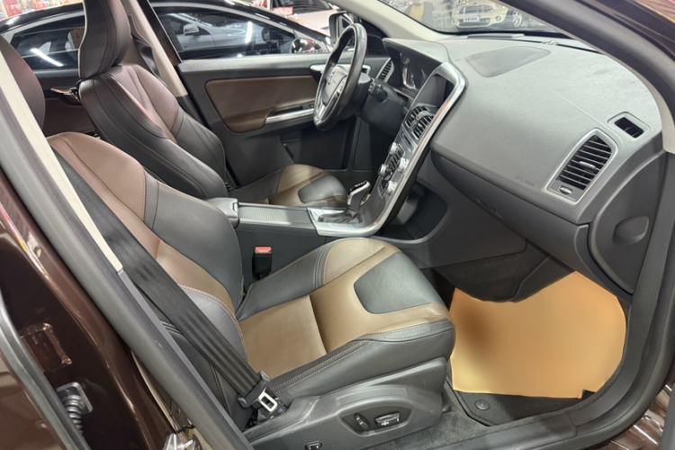 Used Volvo XC60 2017 T5 AWD Smart Upgrade Edition
