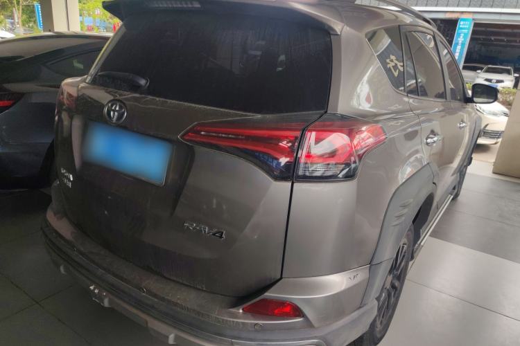 Used Toyota RAV4 2019 2.0L CVT Two-Wheel Drive Fashion X Limited Edition China VI Standard
