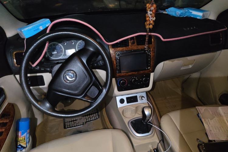 Used Dongfeng Fengon 330 2014 1.3L Manual Utility Version DK13-07 Center Console