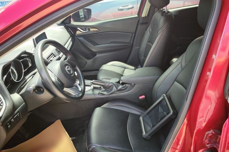 Used Mazda 3 Axela 2016 Sedan 1.5L Automatic Luxury Model
