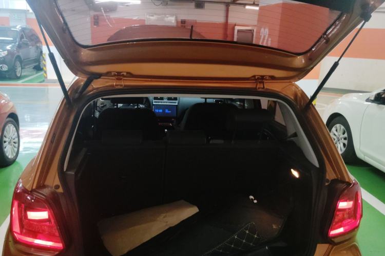 Used Volkswagen Polo 2016 1.6L Cross Polo Automatic Trunk