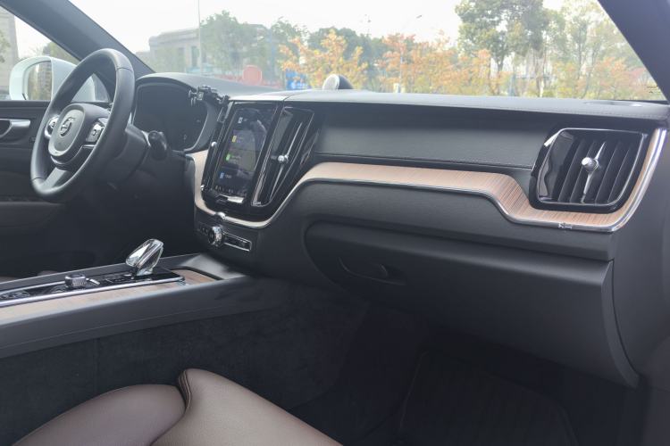 Used Volvo XC60 2023 B5 4x4 Smart Luxury Edition
