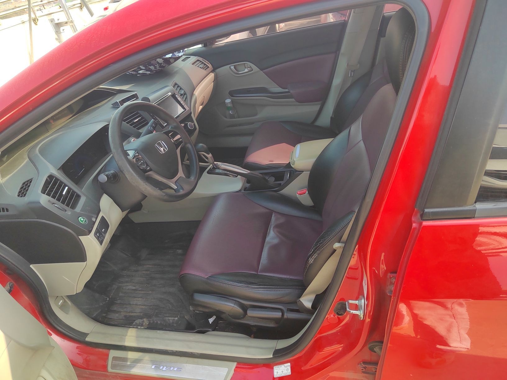 Переднее сиденье в автомобиле