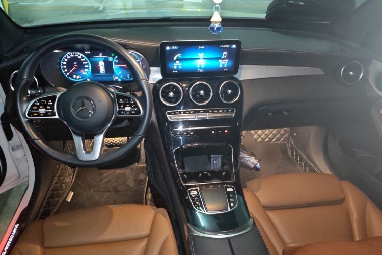 Used Mercedes-Benz GLC Coupe 2021 GLC 260 4MATIC Coupe SUV Center Console