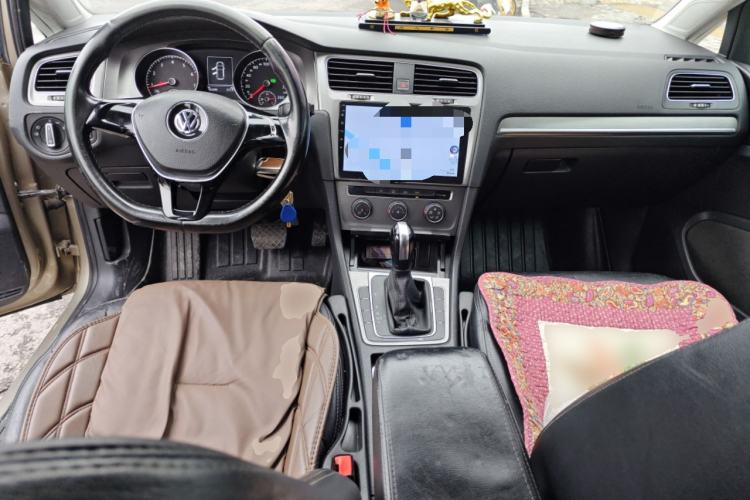 Used Volkswagen Golf 2016 230TSI Automatic Comfort Version Center Console