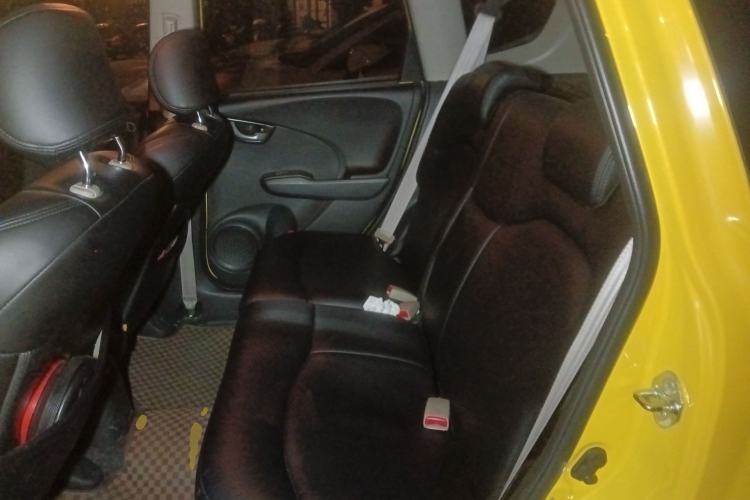 Used Honda Fit 2011 1.3L automatic comfort version
