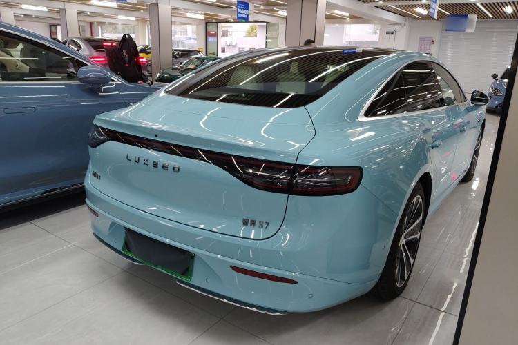 Used Hima Luxeed S7 2025 785 km Ultra