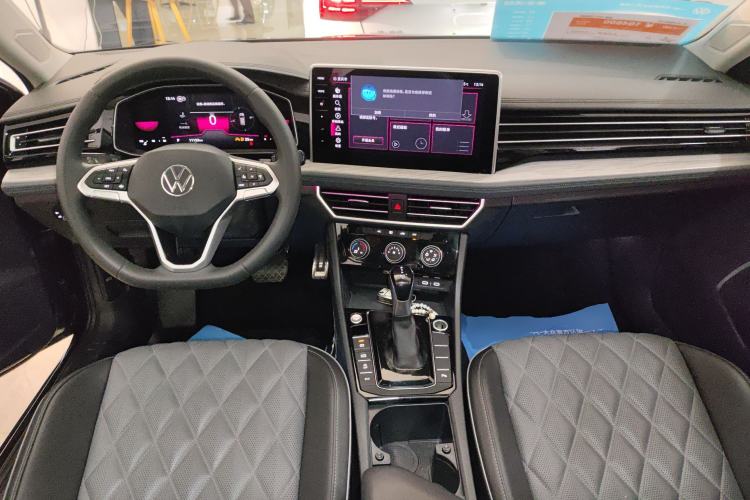 Used Volkswagen Sagitar 2025 300TSI DSG Excellence Edition Center Console