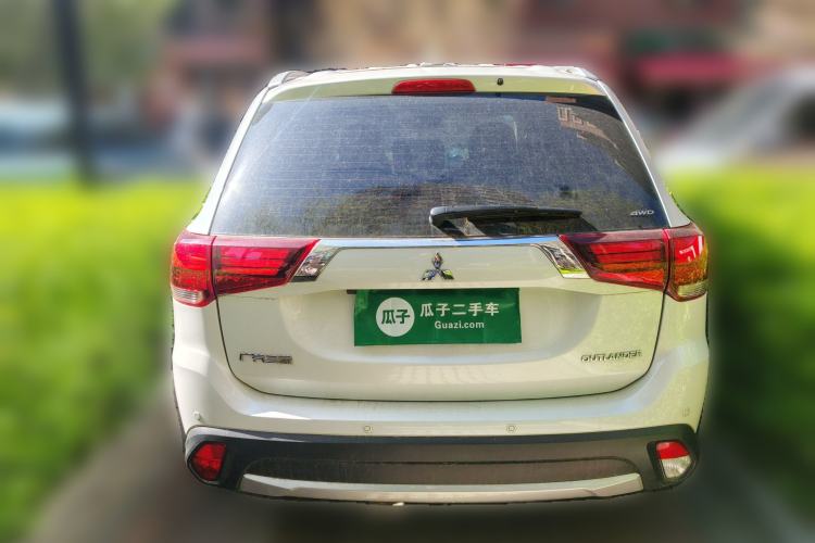 Used Mitsubishi Outlander 2018 2.4L 4x4 Luxury Edition 7-Seater Rear