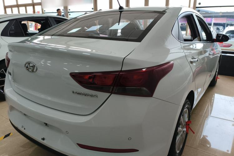 Used Hyundai Verna (new generation) 2016 1.4L Manual Cool Edition GLS Rear Right 45 Deg