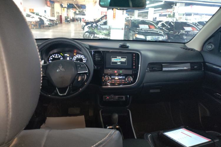 Used Mitsubishi Outlander 2020 2.4L 4x4 Zhi Xiang Edition 5 Seats