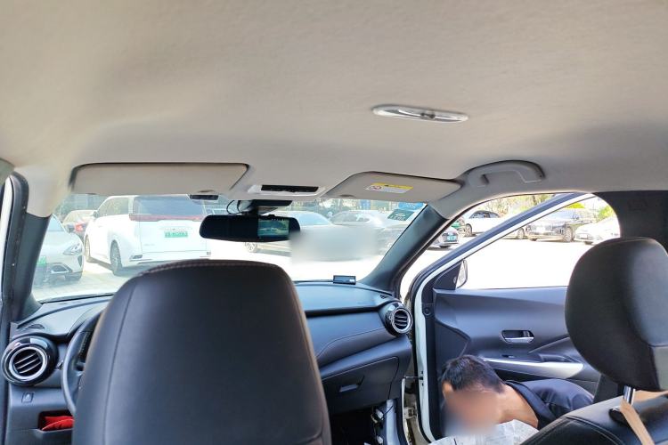 Used Nissan Kicks 2018 1.5L CVT Smart Connect Deluxe Edition
