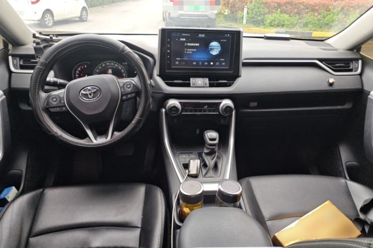 Used Toyota RAV4 2020 2.0L CVT Two-Wheel Drive Fashion Edition Center Console