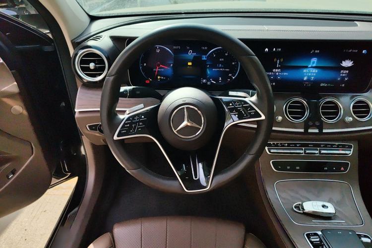 Used Mercedes-Benz E-Class 2022 Updated E 300 L Luxury Edition Steering Wheel