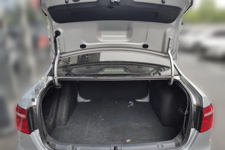 Used Volkswagen Lavida 2013 Revised Classic 1.6L Manual Fashion Edition Trunk