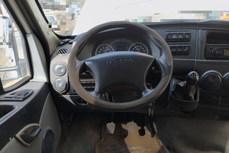 Used Iveco Power Daily 2017 2.5T Deluxe A32 Mid-Roof 5-7 Seater 47Z5 Passenger Van Steering Wheel