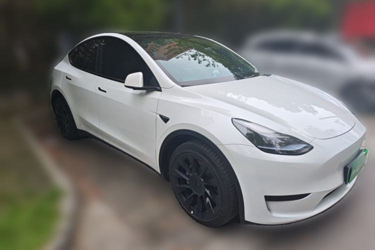 Used Tesla Model Y 2024 Rear-Wheel-Drive Version Front Right 45 Deg