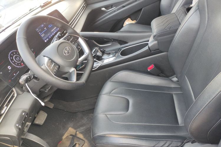 Used Hyundai Elantra 2021 1.5L CVT LUX Prestige Edition Left Front Seat