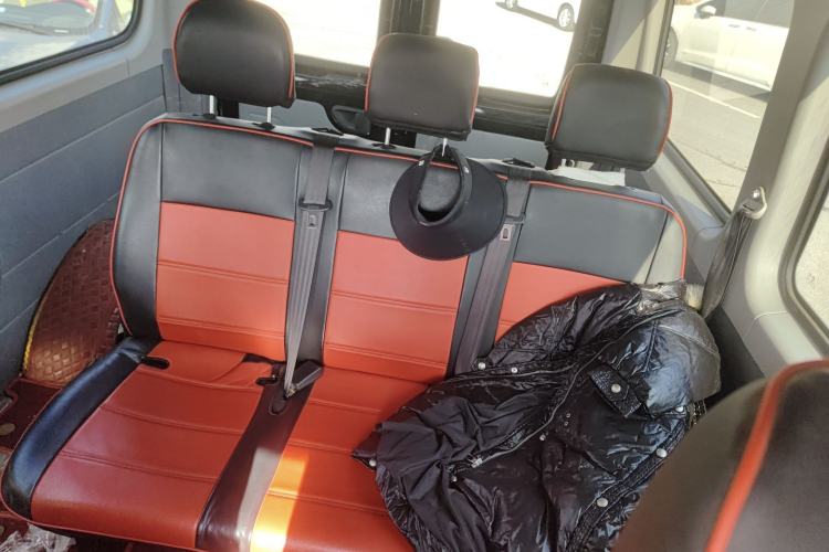 Used SAIC MAXUS Xintu V80 2021 2.0T PLUS AMT City Edition Short Wheelbase Ultra-Low Roof 5/6-Seater
