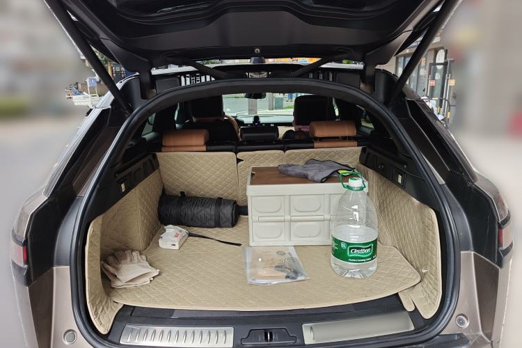 Used Land Rover Range Velar 2017 P380 R-DYNAMIC HSE Trunk