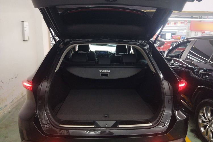 Used Toyota Harrier 2023 Dual-Motor 2.5L CVT 4x4 Deluxe Edition