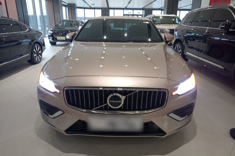Used Volvo S60 2025 B4 Zhiyuan Luxury Edition