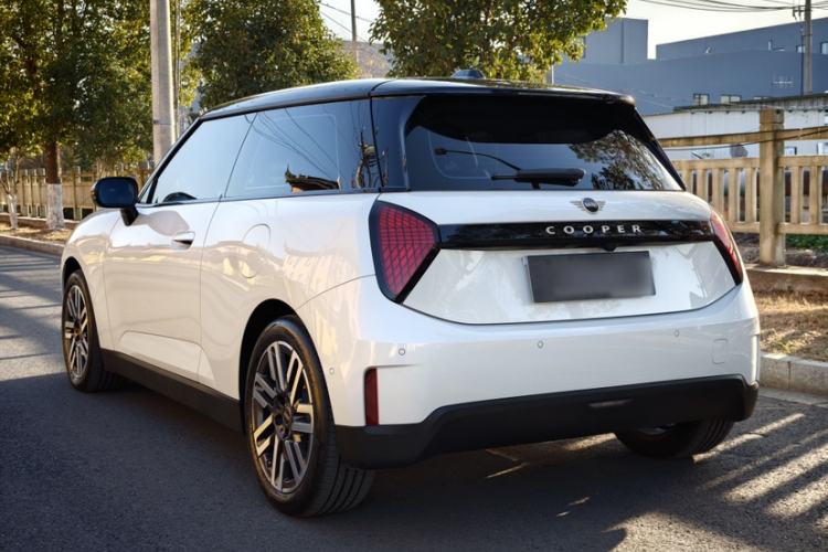 Used MINI Electric MINI COOPER 2025 Model Facelift 466km COOPER E Classic Style