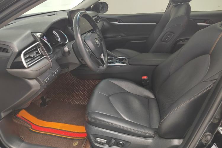 Used Toyota Camry 2021 2.0G Luxury Edition
