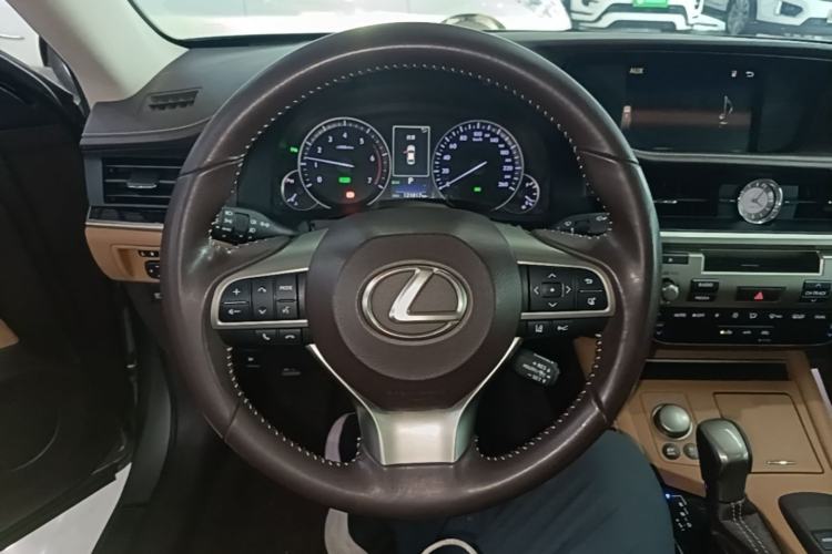 Used Lexus ES 2015 300h Comfort Edition