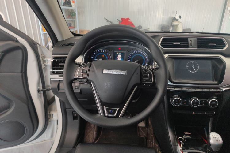 Used Haval H2 2018 Chuanxiang Edition Blue Badge 1.5T Manual Two-Wheel Drive Fashionable Model