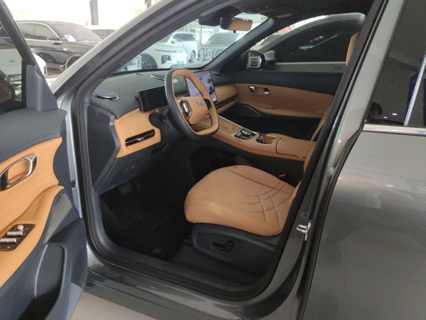 Geely Galaxy Xingjian 7 EM-i 2025 120km Launch+ Version — снимка 18