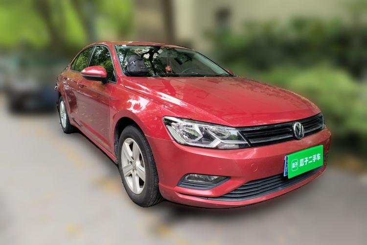 Used Volkswagen Lamando 2015 230TSI DSG Fashion Edition Front Right 45 Deg