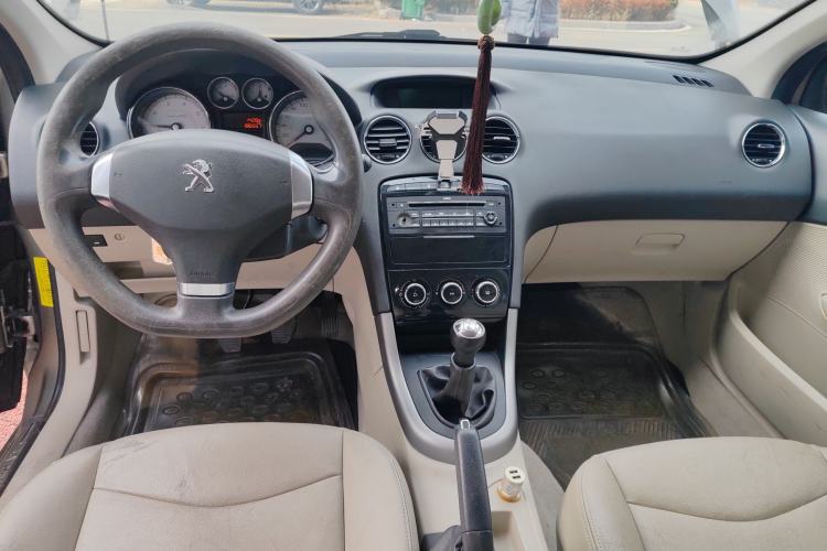 Used Peugeot 408 2013 2.0L Manual Comfort Edition Center Console