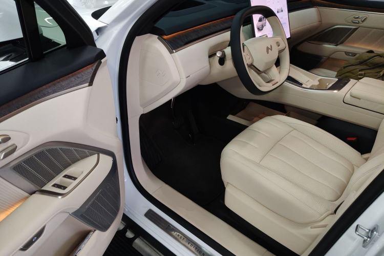 Used ONVO Luxeed L90 2025 Model—Max Six-Seater Version