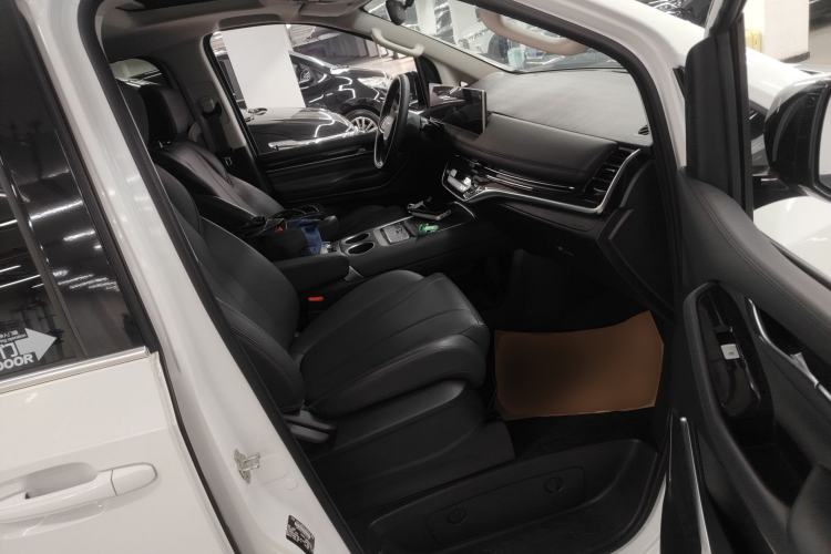 Used SAIC MAXUS G10 2025 MAX 2.0T Automatic Flagship Edition Gasoline 7-Seater Right Front Seat