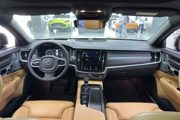 Used Volvo V90 2017 Cross Country T5 AWD Prestige Edition