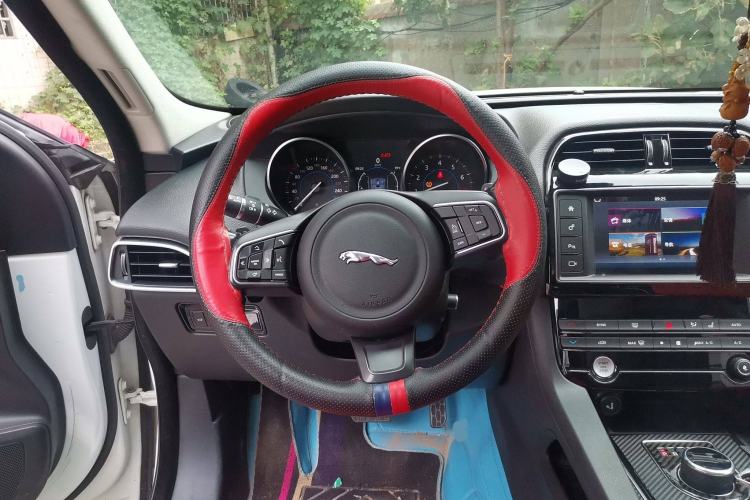 Used Jaguar F-PACE 2016 2.0T Two-Wheel Drive Urban Luxury Edition