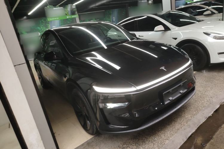 Used Tesla Model Y 2025 Rear-Wheel-Drive Version Front Right 45 Deg