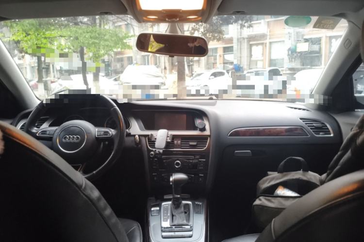 Used Audi A4L 2013 35 TFSI Automatic Comfort Model Center Console