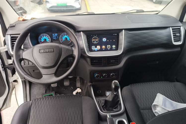 Used Jinbei Gold Hiace M Classic 2024 1.5L Engineering Lion Passenger Vehicle 5 Seats Center Console