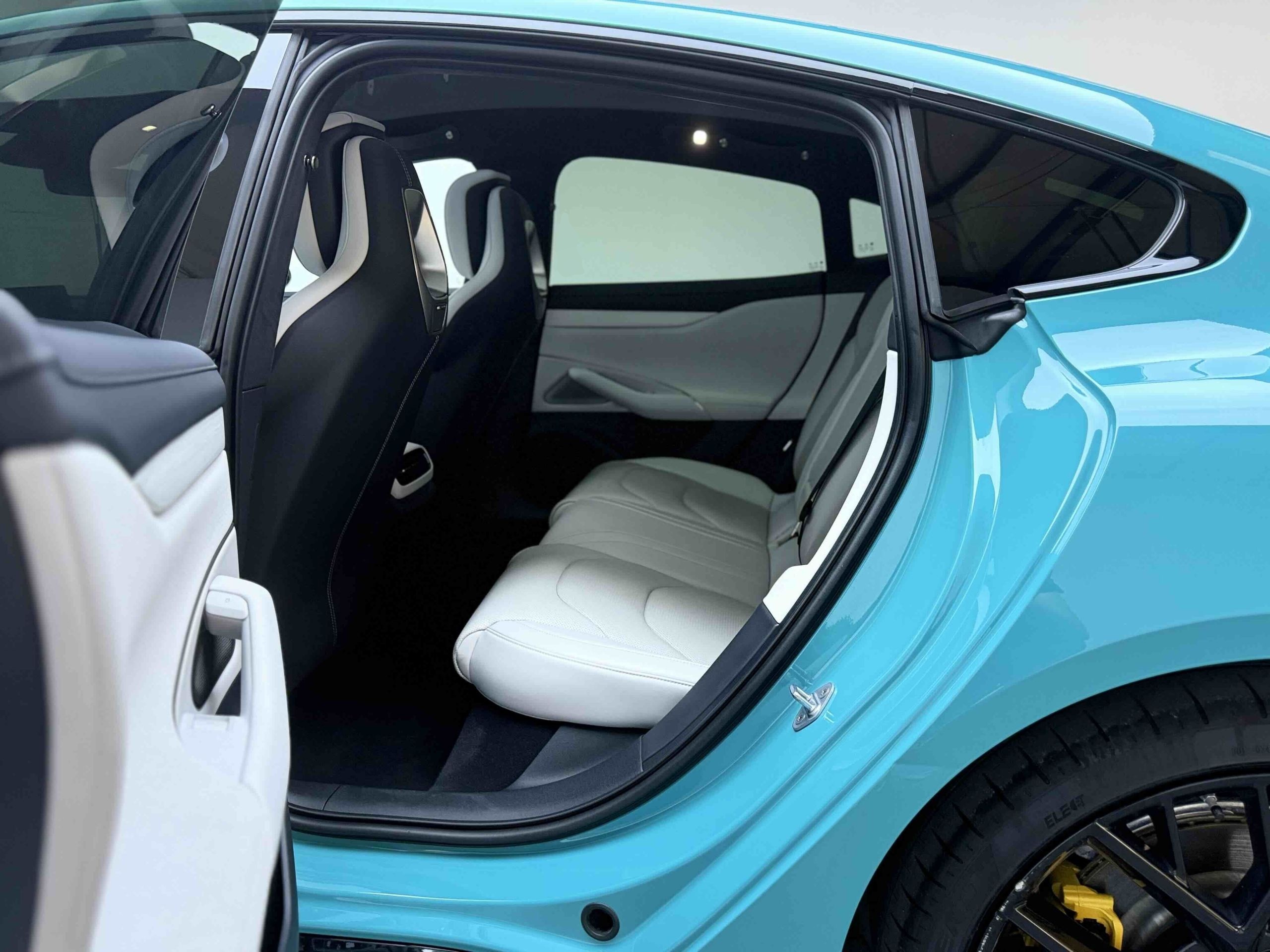 Xiaomi Auto SU7 2024 Four-Wheel-Drive Max Founder's Edition — снимка 20